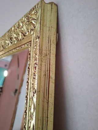 Espejo Grande con Marco Dorado Ornamental