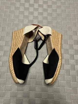 Sandalias cuña negras y beige