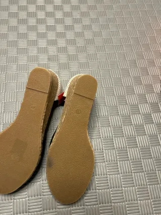 Sandalias cuña negras y beige