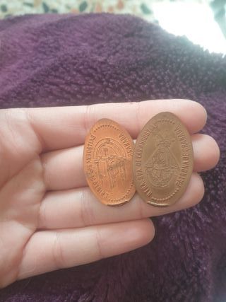 Lote de medallas, monedas y rosario