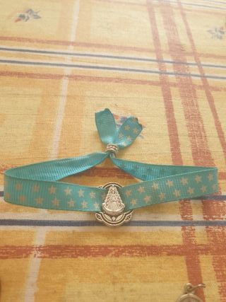 Lote de medallas, monedas y rosario