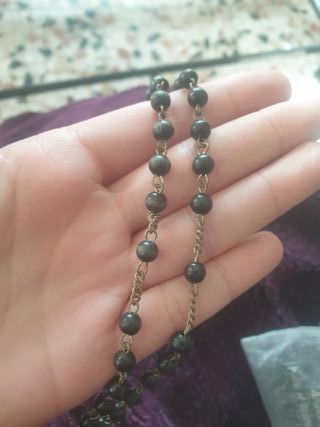 Lote de medallas, monedas y rosario