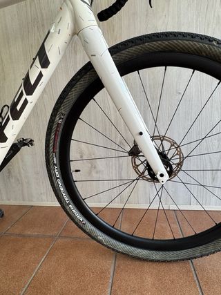 Bicicleta Gravel Felt Blanca talla 56