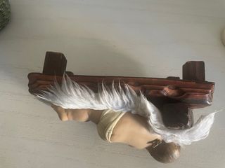 Niño Jesús en cuna de madera