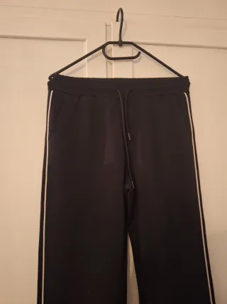 Pantaloni sportivi neri con banda laterale Amisu