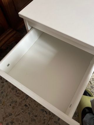 Mesa de noche Ikea blanca