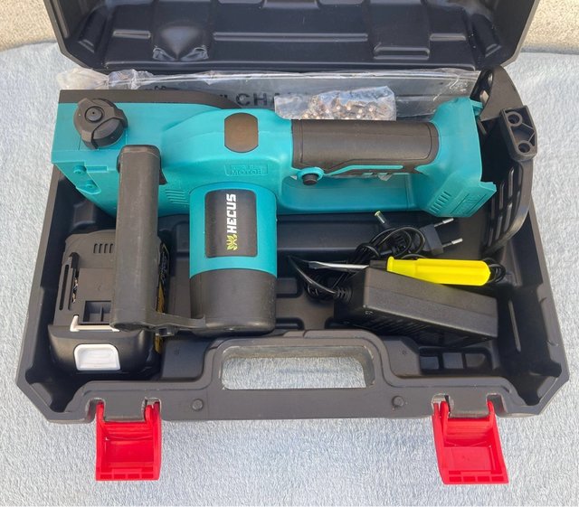 Motosierra Eléctrica 12 HECU + Batería + Maletín