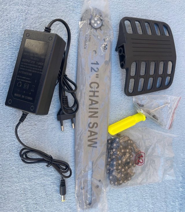 Motosierra Eléctrica 12 HECU + Batería + Maletín