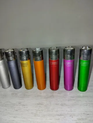 Set 8 accendini Clipper colori assortiti glitterat