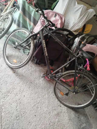 Bicicleta de montaña negra