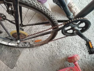 Bicicleta de montaña negra