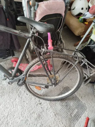 Bicicleta de montaña negra