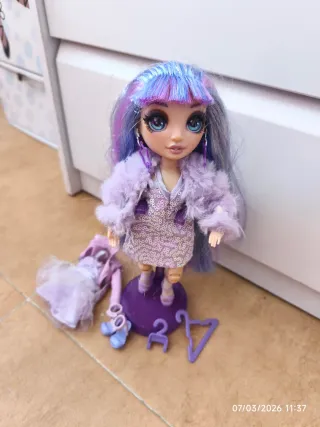 Muñeca Rainbow High Morada