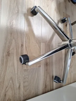 Silla de oficina ergonómica con ruedas