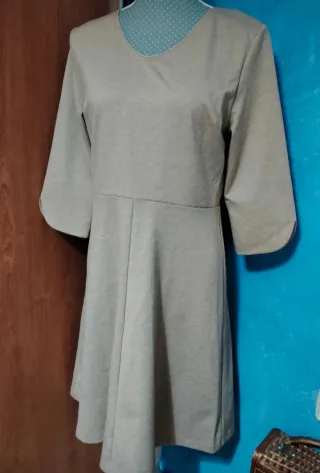 Vestido beige manga 3/4