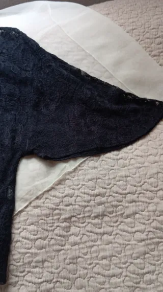 Blusa negra de encaje