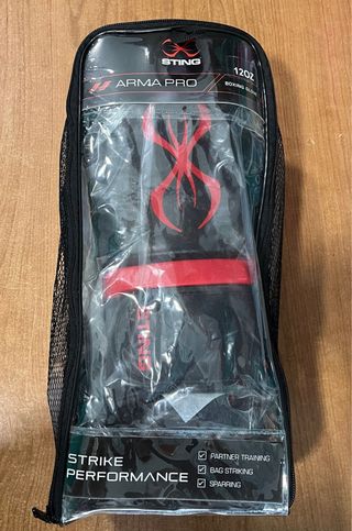Guantes Sting 12 oz Negros y Rojos