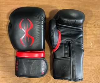 Guantes Sting 12 oz Negros y Rojos