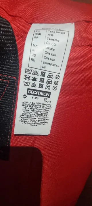 Sacco da boxe rosso e scatola