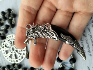 Rosario con zanna lupo e ciondolo runico