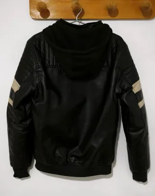 Chupa Inside Negra con Capucha y Rayas