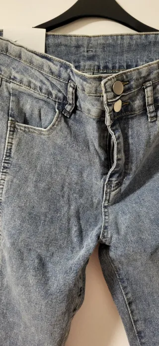 Pantalón vaquero flare con abertura