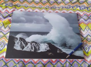 Foto olas mar en papel pluma