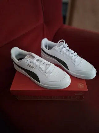 Zapatillas Puma Shuffle Blancas y Doradas