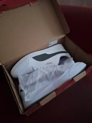 Zapatillas Puma Shuffle Blancas y Doradas