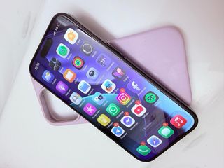iPhone 15 Pro Nero/Viola