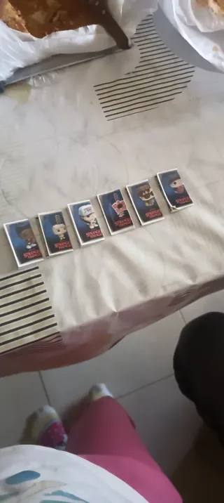 Lote8. Papelitos Stranger Things