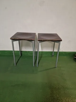 Taburetes bajos cocina madera y metal