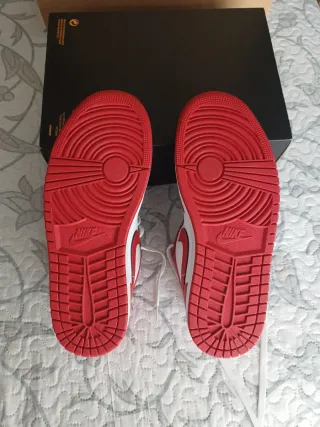 Jordan 1 Low Rojas y Blancas