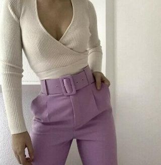 Pantalón morado lila tiro alto cinturón Zara