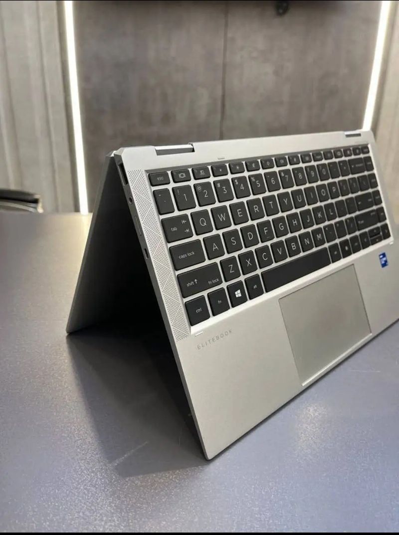 HP EliteBook x360 1040 G8 i5 11ªGe 16GB 14″ táctil afbeelding 2