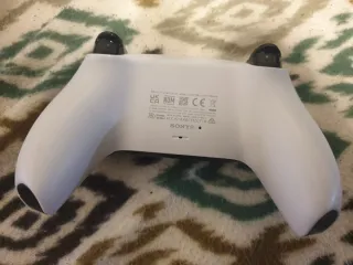 Controller PS5 bianco con joystick magnetici TMR