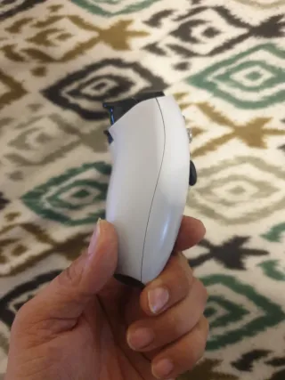 Controller PS5 bianco con joystick magnetici TMR