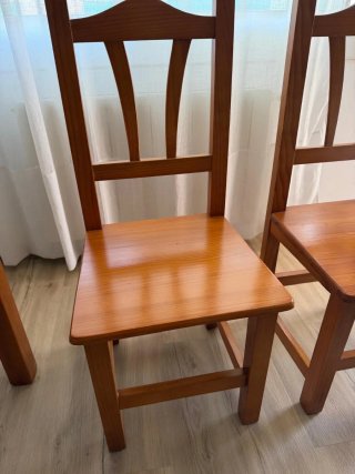 Mesa y 4 Sillas Comedor Madera