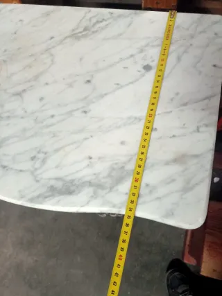 Mesita de noche de madera y mármol