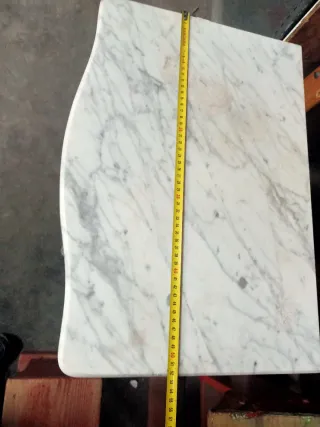 Mesita de noche de madera y mármol