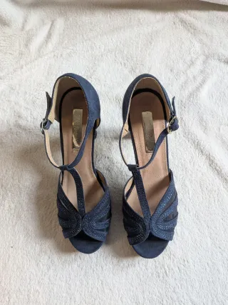 Tacchi da festa blu con strass