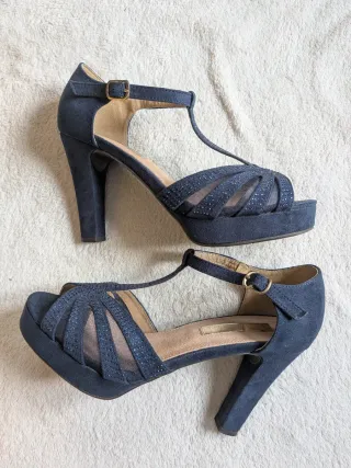 Tacchi da festa blu con strass