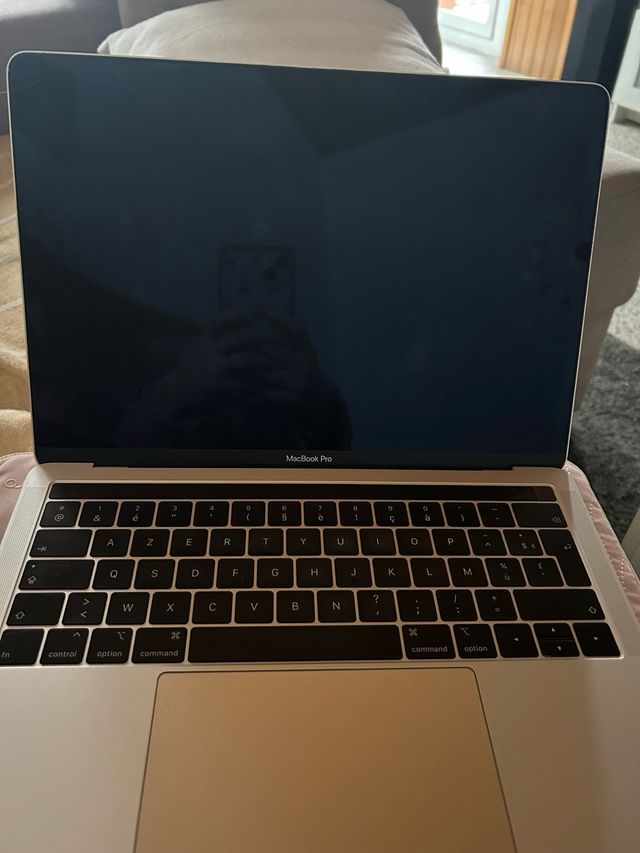 MacBook Pro 13-inch (2020, Intel Corei5, Touch Bar