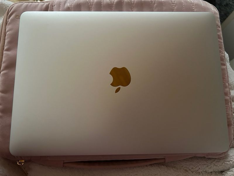 MacBook Pro 13-inch (2020, Intel Corei5, Touch Bar afbeelding 2