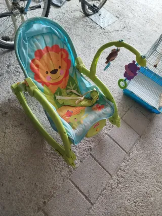 Hamaca para bebé con juguetes