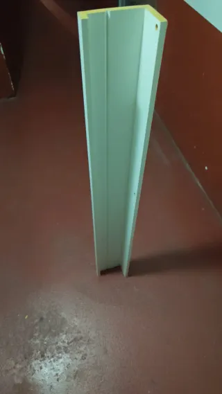 Estantería / Barra de pared de madera 1m