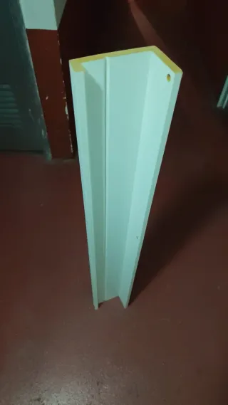 Estantería / Barra de pared de madera 1m