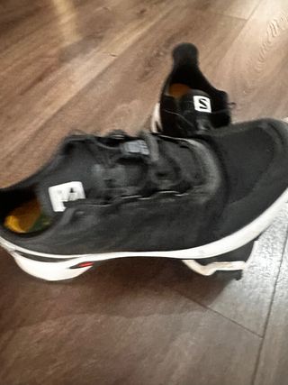 Zapatillas Salomon Negras y Blancas