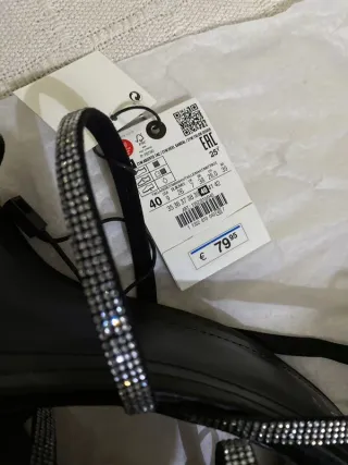 Sandalias joya raso tacón tiras brillo negras Zara