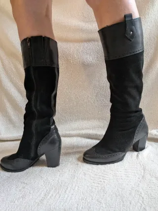 Botas altas de cuero y ante negro